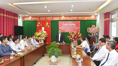 Vedoucí delegace Národního shromáždění provincie Khanh Hòa navštívili zdravotnická zařízení u příležitosti Dne vietnamských lékařů.