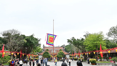উৎসবের উদ্বোধনী দিনের আগে কন সন - কিয়েট বাক।