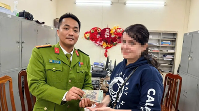 Hanoi: Conductor de mototaxi debe devolver 1 millón de VND a turista extranjero.