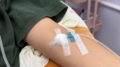호치민시의 한 여성이 집에서 "피부를 하얗게 하려고" 글루타티온을 정맥 주사로 투여받은 후 사망했습니다.