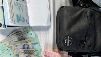 يسعى موظفو سكك حديد هانوي إلى إعادة عشرات الملايين من الدونغ إلى الركاب.