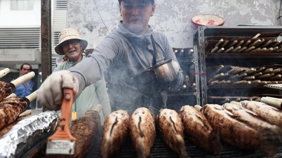 O peixe-cabeça-de-cobra grelhado esgota-se rapidamente no dia do festival do Deus da Riqueza, e os preços das oferendas aumentam ligeiramente.