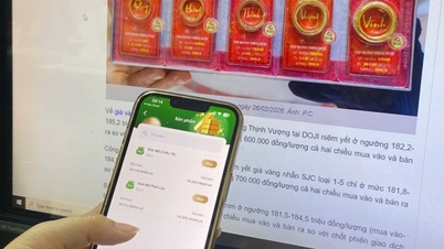 God of Wealth Day: People 'hunt' for gold online.