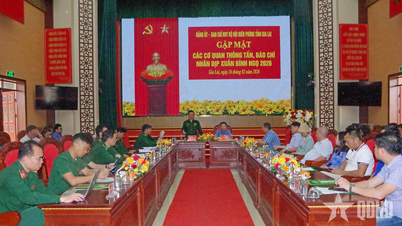 Het grenswachtcommando van de provincie Gia Lai heeft een bijeenkomst met pers en media.