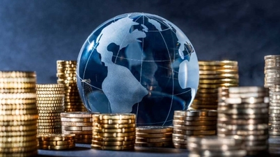 Global debt reached a record $348 trillion due to increased public spending.