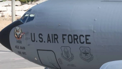 Avión militar estadounidense choca contra una barrera en Filipinas; 5 heridos.