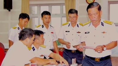 Ho Chi Minh City holds early elections for citizens working at sea.
