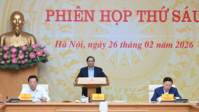 [Foto] Statsminister Pham Minh Chinh leder møtet i den sentrale styringskomiteen for boligpolitikk.