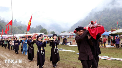 Festival Lồng Tồng: Recriando a beleza cultural das pessoas que vivem ao redor do Lago Ba Bể.