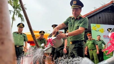 Kepolisian Kota Ho Chi Minh meluncurkan 'Festival Penanaman Pohon sebagai Ungkapan Terima Kasih Abadi kepada Paman Ho' pada Musim Semi Tahun Kuda.