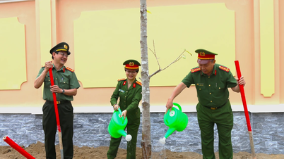 Provinční policie Gia Lai zahajuje „Festival sázení stromů – Pro zelený Vietnam“