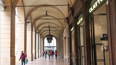 Az íves portikusz - Bologna (Olaszország) város lelkének szimbolikus ábrázolása