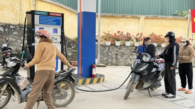 Az üzemanyagárak február 26-án délután 3 órától kezdve mindenhol emelkedtek, a legmagasabb ár 20 150 VND/literes volt - írja a Cao Bang online újság.