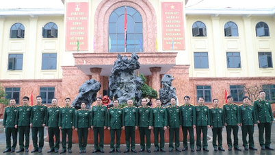 Generał Le Quang Minh pochwalił wybitne osiągnięcia i wyniki Szpitala Wojskowego 105.