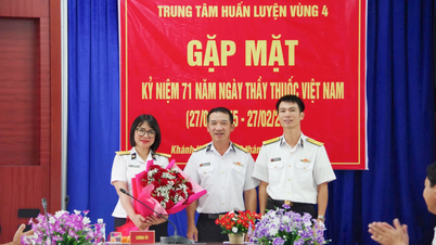 មជ្ឈមណ្ឌលហ្វឹកហ្វឺនកងទ័ពជើងទឹកតំបន់ទី៤ ប្រារព្ធខួបលើកទី៧១ នៃទិវាគ្រូពេទ្យវៀតណាម។