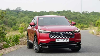 Цена на Honda HR-V e:HEV RS во Вьетнаме снижена на 34 миллиона донгов, теперь она составляет 835 миллионов донгов.
