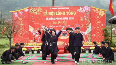 Et stort antall mennesker deltok på Lồng Tồng-festivalen i landsbyen Bản Tiến (Hồng Phong kommune).