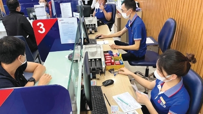 Restrukturalizace bankovní sítě: Od fyzických poboček k digitálním platformám.