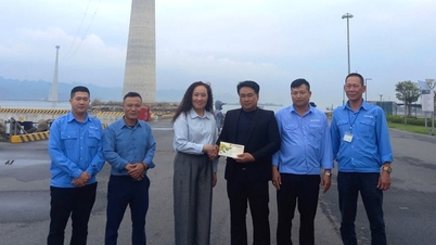 สหพันธ์แรงงานเมืองไฮฟอง มอบของขวัญจำนวน 200 ชุด ให้แก่พนักงานที่ทำงานตลอดช่วงวันหยุดตรุษจีน