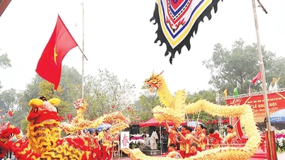春の村祭りの文化的伝統からインスピレーションを得ています。