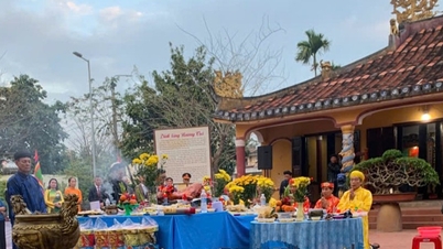 Veel activiteiten tijdens het tempelfestival in het dorp Huong Tra.