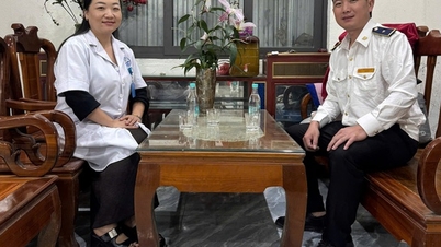 Et Hmong-legepar «vokter sykdommens port» i stillhet i den avsidesliggende grenseregionen.