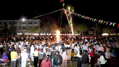 Muong Kim is bustling with activity as it organizes the Swallow-tailed Boat Race and the Gong Dance festival.