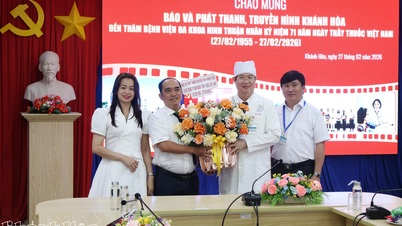 A Khanh Hoa újság, a rádió és a televízió vezetői ellátogattak a Ninh Thuan Általános Kórházba és gratuláltak neki.