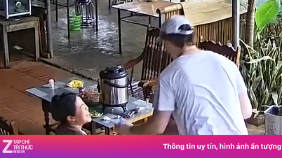 Des touristes occidentaux transportaient des choux dans le village de Mai Chau à la recherche de quelqu'un à qui les donner.