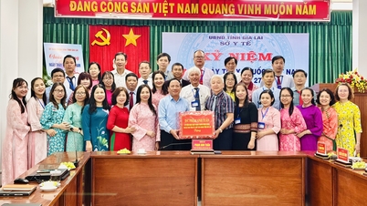 Ketua Komite Rakyat Provinsi Pham Anh Tuan mengunjungi dan mengucapkan selamat kepada Dinas Kesehatan pada Hari Dokter Vietnam.