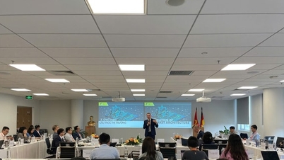 Cérémonie d'ouverture du stage de formation sur le fonctionnement du Centre financier international du Vietnam.