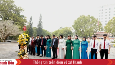 Hop Luc Joint Stock Company offrade rökelse till president Ho Chi Minh och de lärare och elever som offrade sina liv på byggarbetsplatsen vid Ma-flodens dike.