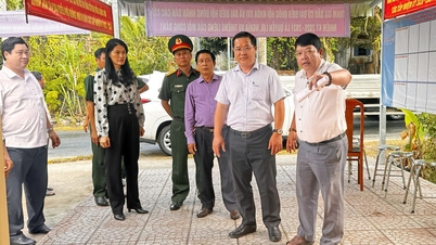 Huynh Quoc Thai, ordförande för inspektionskommissionen för An Giangs provinsiella partikommitté, inspekterade militärrekryteringen och valarbetet i tre kommuner.