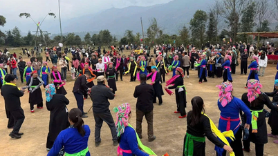 Visite Muong Bo para admirar el gran espectáculo de danza Xoe en medio de las montañas y bosques del noroeste de Vietnam.