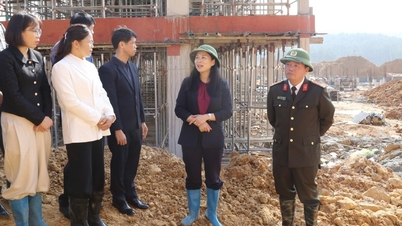 Inspection de deux projets d'internats pour les niveaux primaire et secondaire dans les communes de Khuất Xã et Mẫu Sơn.