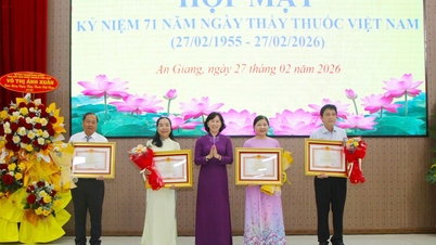 Az An Giang Egészségügyi Minisztérium ülést tartott a vietnami orvosok napjának 71. évfordulója alkalmából.