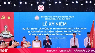 Cua Dong General Hospital mottar tredje klasses arbeidsmedalje.