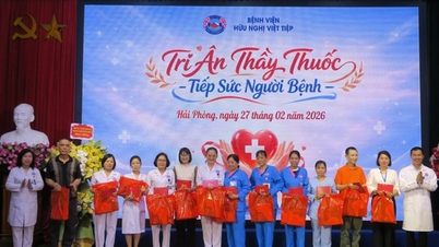 Hai Phong: Vietnam Doktorlar Günü vesilesiyle doktorlara minnettarlığını ifade ediyor ve hastalara destek oluyor.