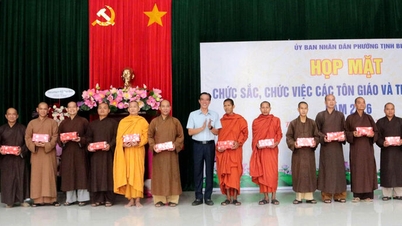 Le quartier de Tịnh Biên a organisé une réunion de dignitaires religieux, de fonctionnaires et d'intellectuels de renom.