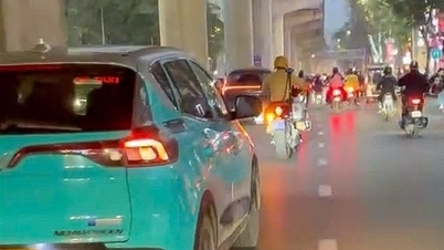 A 4-month-old baby with breathing difficulties was escorted and assisted by traffic police to the hospital for emergency treatment.