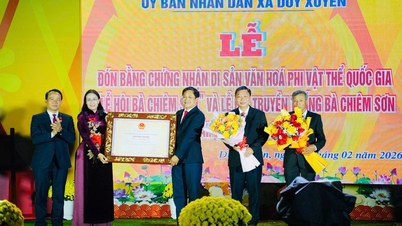 Živý zahajovací ceremoniál festivalu Ba Chiem Son na začátku jara