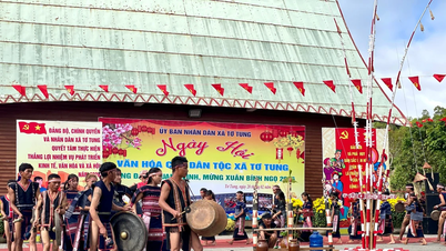 トートゥン村の民族文化祭には数千人が参加した。