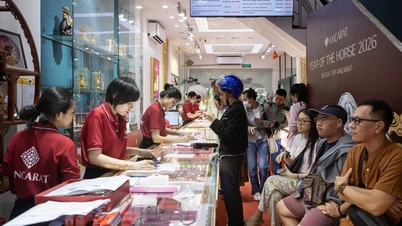 Harga perak hari ini, 28 Februari: Naik 8-9 juta VND per kilogram, mereka yang membeli perak untuk festival Dewa Kekayaan menuai keuntungan besar.