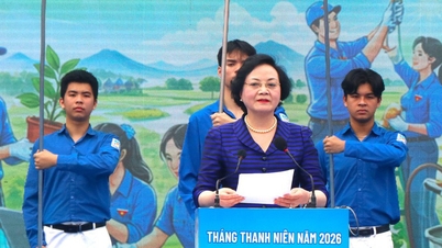 Viceprim-ministrul Pham Thi Thanh Tra participă la ceremonia de lansare a Lunii Tineretului la Ha Tinh.