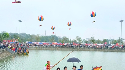 ভ্যান তুওং লেকের গাওয়া গানের মাধ্যমে কিন বাকের বসন্তকালীন পরিবেশ ছড়িয়ে পড়ে।