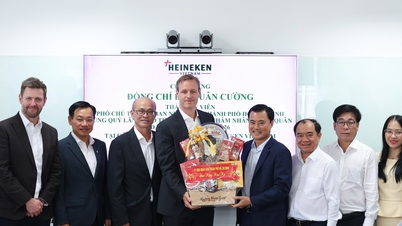 Przywódcy Ho Chi Minh City odwiedzili HEINEKEN Vietnam i złożyli mu życzenia noworoczne.