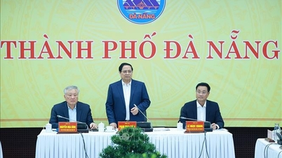Pham Minh Chinh miniszterelnök a Da Nang városi pártbizottság állandó bizottságával dolgozik.