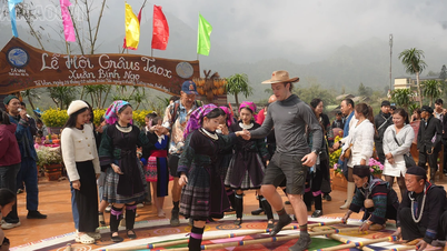 Thousands of locals and tourists celebrate the Gau Tao festival in Ta Van commune.