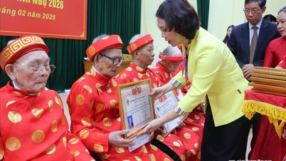 En el barrio de An Duong hay 14 personas mayores de 100 años que son celebradas por su longevidad.