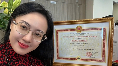 VTV MC Hoài Anh iyi bir haber alır; aktris Lan Phong'un boşandıktan sonra yüzü gülüyor.